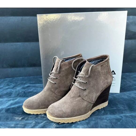 Aquatalia By Marvin K ‘Cassie’ Gray Suede Laceup Wedge Booties Italy Size US 6 - Picture 3 of 6